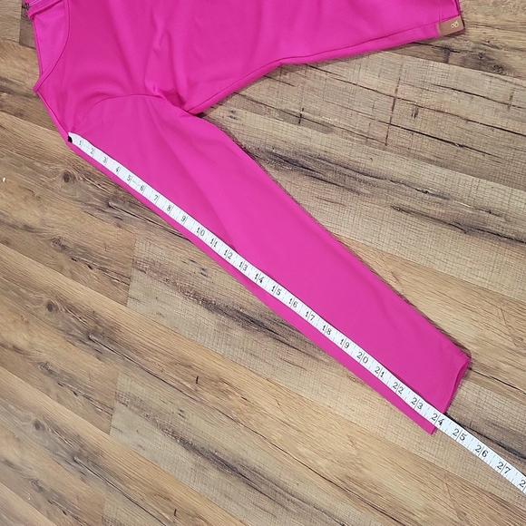 LOU & GREY Pink Performance Side Key Pocket, Zippered Back Long Sleeve Top - Picture 14 of 14